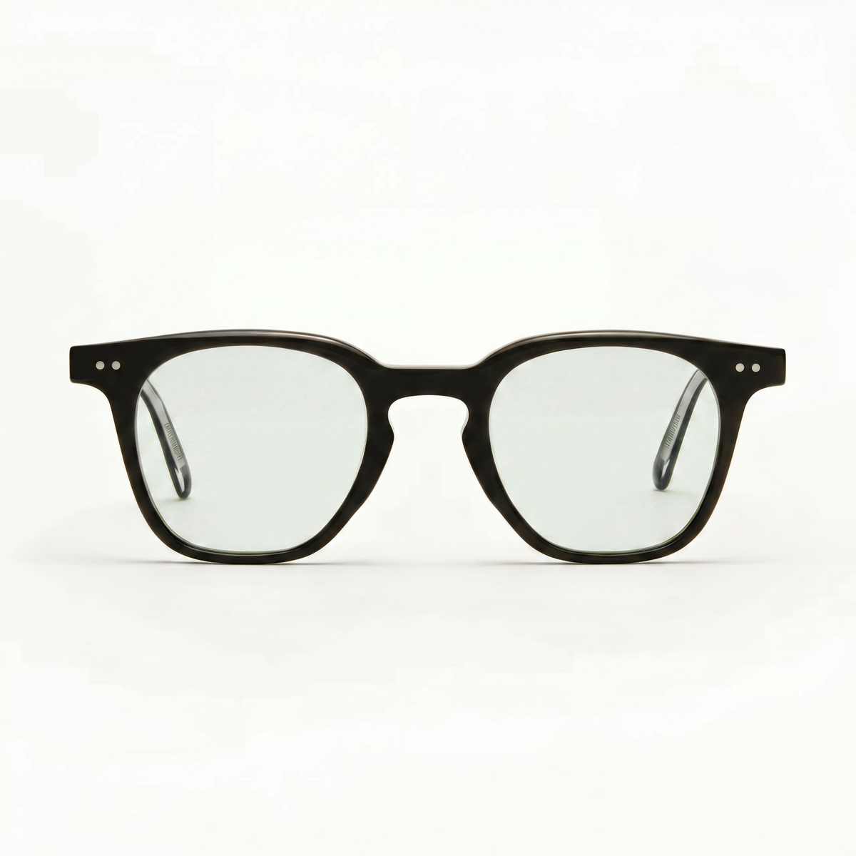Edison – Clear Glasses · No Color Distortion
